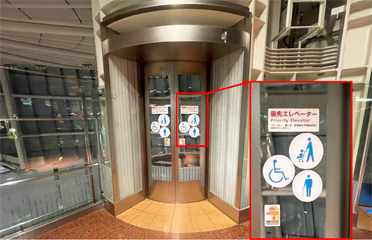 エレベーターにベビーカーをご利用の方などへの優先サインを掲示
